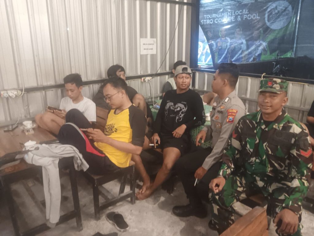 Polsek Turi Bersama Koramil Gencarkan Patroli Malam, Imbau Warga Waspada Curanmor dan Judi Online