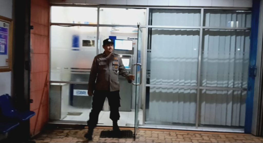 Polsek Maduran Laksanakan Patroli Malam di Bank BRI dan Pemukiman Desa Parengan