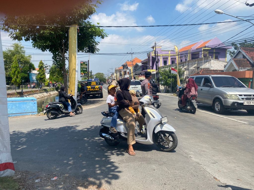 Patroli Commanderwish Pagi Polsek Kalitengah, Wujudkan Keamanan dan Ketertiban Lalu Lintas di Lamongan