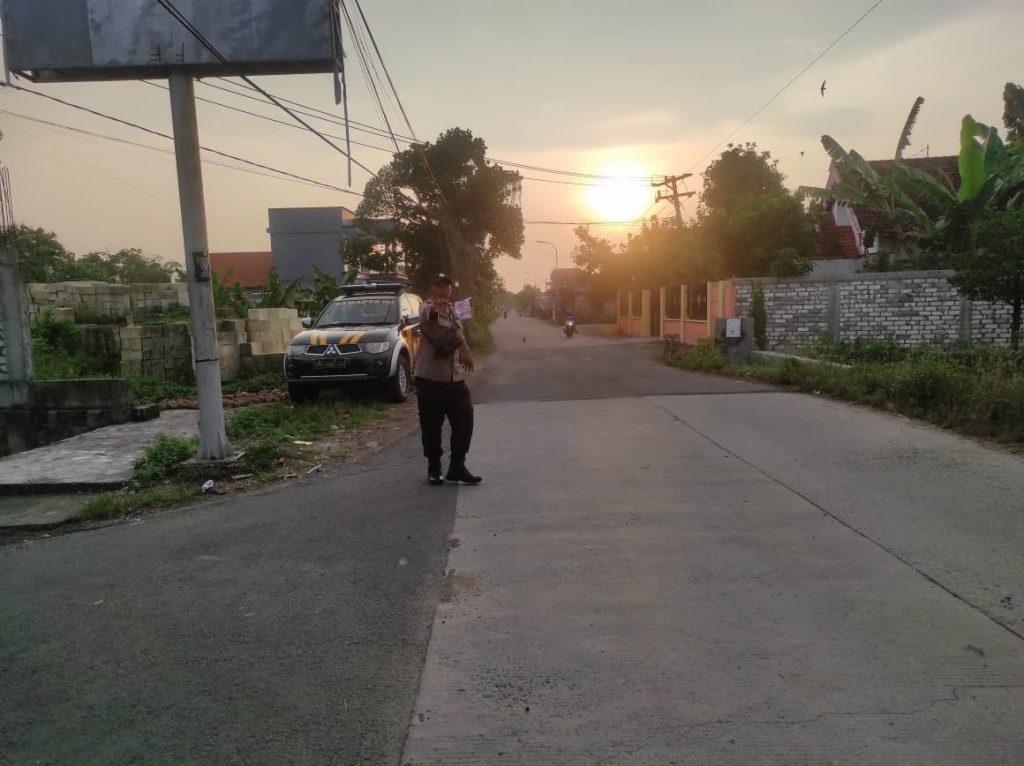 Polsek Kalitengah Laksanakan Commander Wish Pagi Demi Kelancaran Arus Lalu Lintas