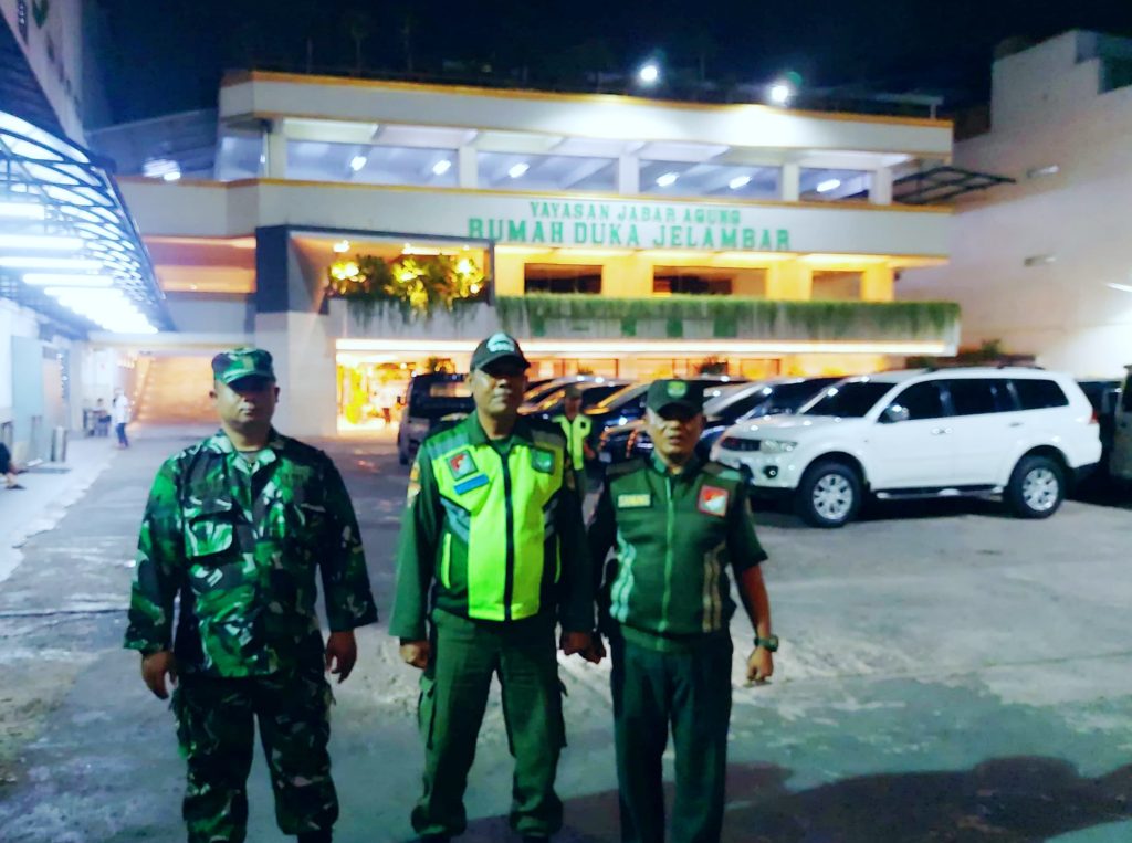 Cegah Gangguan Kamtibmas, Babinsa Koramil 03/Grogol Petamburan Patroli Malam Hari Bersama Mitra Jaya