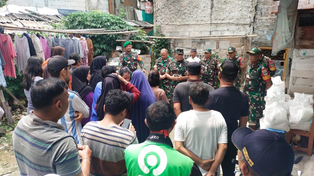 Rayakan HUT ke-27 Korem 052/Wkr, Danramil Grogol Petamburan Mayor Inf Manatap Rajagukguk Gelar Baksos Untuk Warga Kurang Mampu