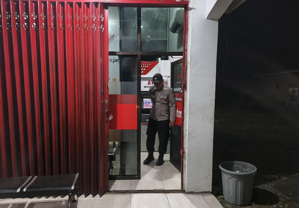 Polsek Maduran Patroli Malam Cegah Gangguan Kamtibmas di Objek Vital