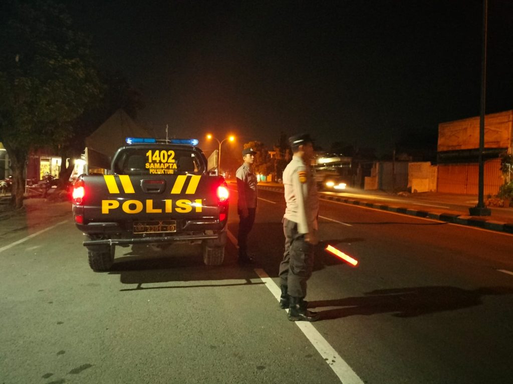 Polsek Turi Gelar Patroli Blue Light, Cegah Aksi 3C dan Gangguan Kamtibmas di Malam Hari
