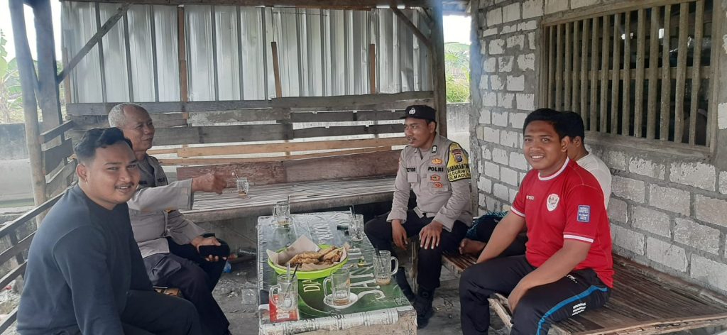 Patroli Polsek Maduran Perketat Pengawasan Perbatasan, Antisipasi Aksi “Hitamkan Wilayah Kedungpring”
