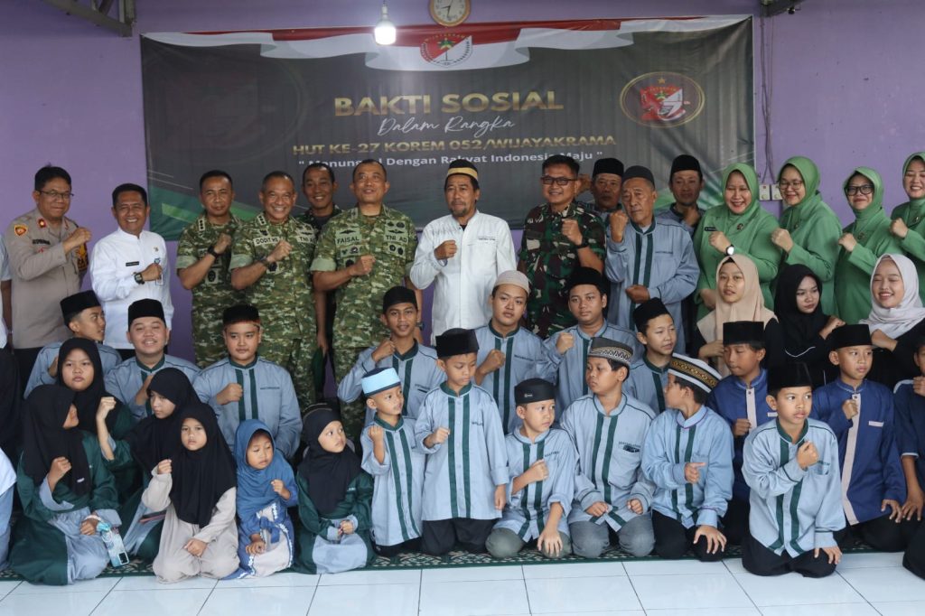 Danrem 052/Wkr Pimpin Bakti Sosial, Tebar Kasih dan Motivasi di Dua Yayasan Yatim