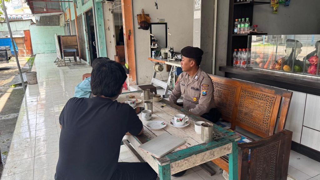 Cegah Curanmor, Polsek Maduran Gelar Patroli Dialogis ke Pertokoan dan Warung Warga