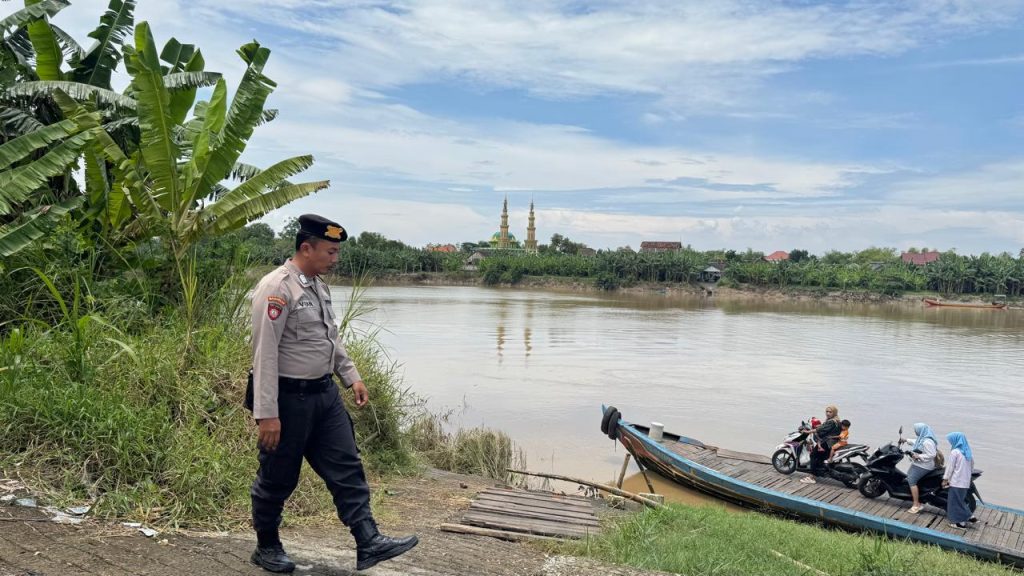 Antisipasi Banjir, Polsek Maduran Gencarkan Patroli Perintis Presisi di Wilayah Rawan