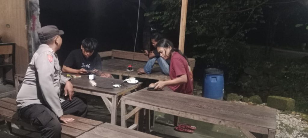 Polsek Maduran Gencarkan Patroli Dialogis, Wujudkan Harkamtibmas Kondusif dan Cegah Gesekan Antar Perguruan Silat