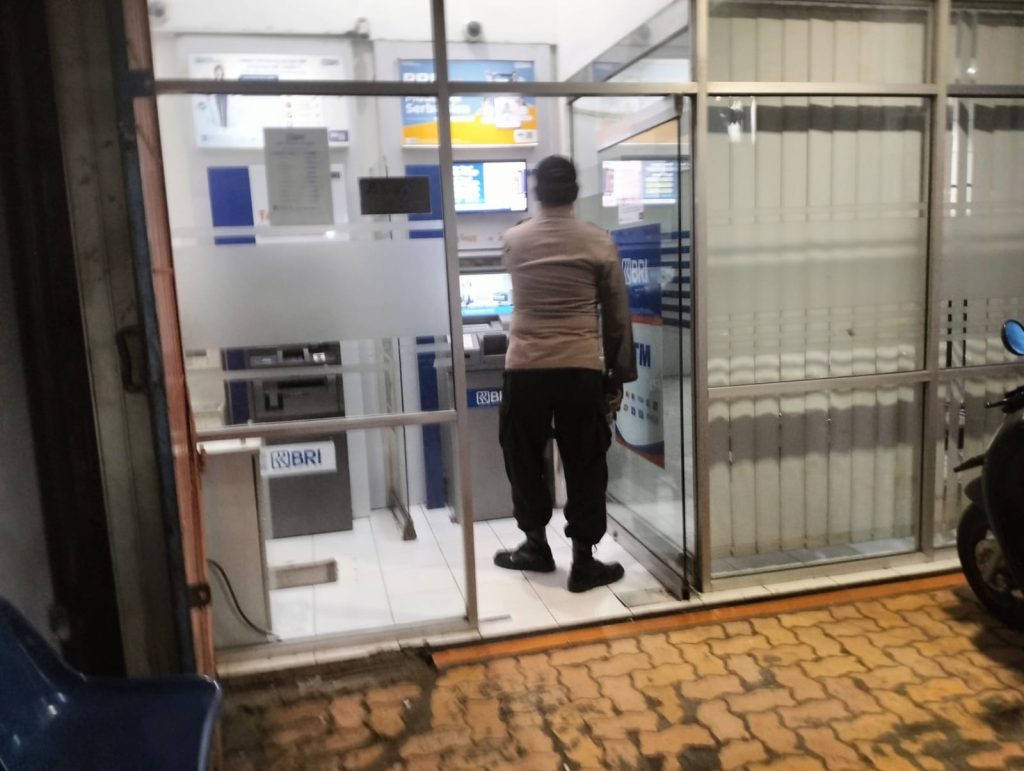 Jaga Kondusivitas Malam, Polsek Maduran Gencarkan Patroli Obyek Vital dan Pemukiman