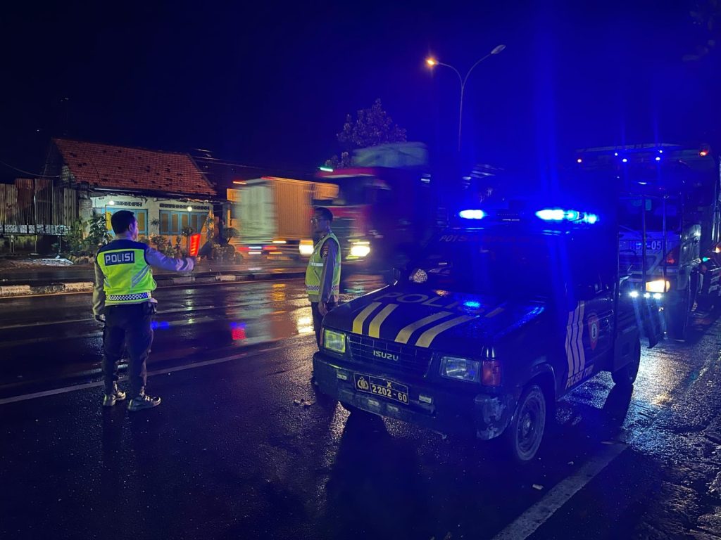 Polsek Turi Gelar Patroli Blue Light di Jalan Poros Sukoanyar, Cegah Gangguan Kamtibmas Malam Hari