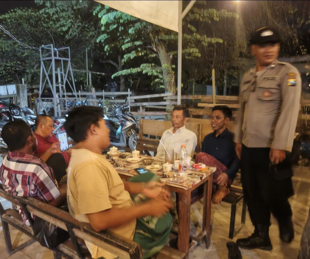 Polsek Maduran Sisir Warung dan Pertokoan, Ajak Warga Waspada Curanmor