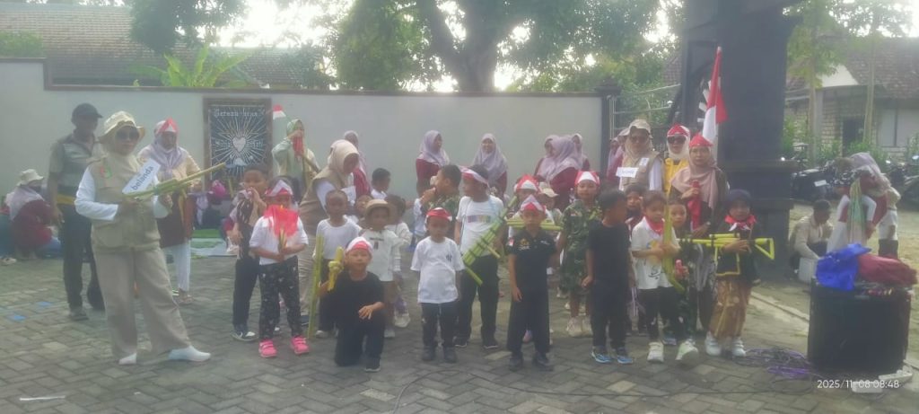 SH Terate Ranting Kedungpring Tanamkan Nilai Kepahlawanan Sejak Dini Lewat Edukasi Bersama Anak TK