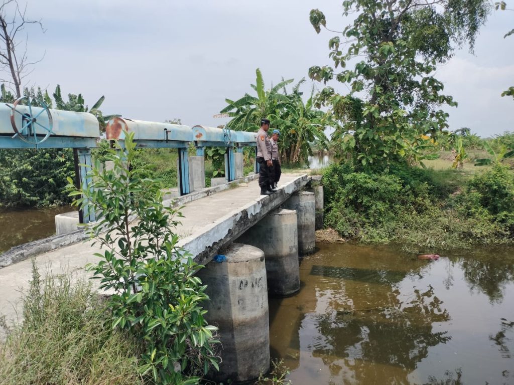 Patroli Polsek Turi Antisipasi Banjir dan Kebakaran di Daerah Aliran Sungai Desa Turi