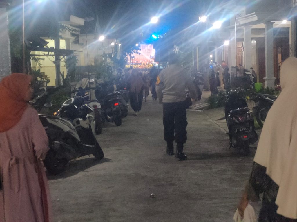 Polsek Kalitengah Amankan Acara Sholawat Nabi dalam Rangka Tasyakuran Pernikahan di Desa Sugihwaras