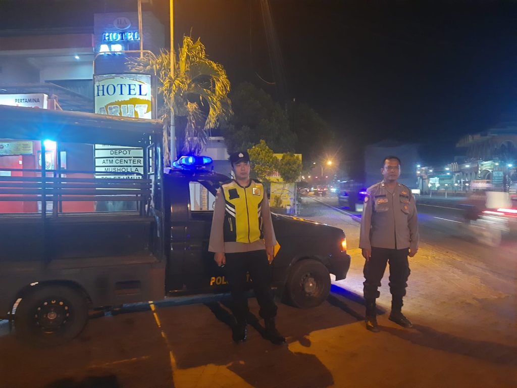 Patroli Blue Light Polsek Turi Polres Lamongan Sasar Jalur Poros Lamongan-Babat dan Keramaian Kruwul, Antisipasi Gangguan Kamtibmas
