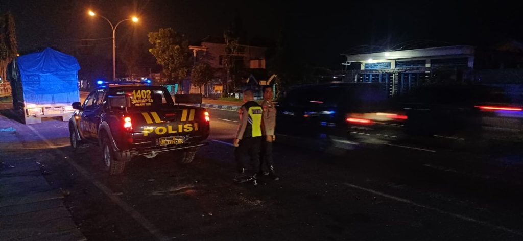 PATROLI BLUELIGHT POLSEK TURI PERKETAT PENGAWASAN MALAM HARI, CIPTAKAN RASA AMAN DI WILAYAH RAWAN