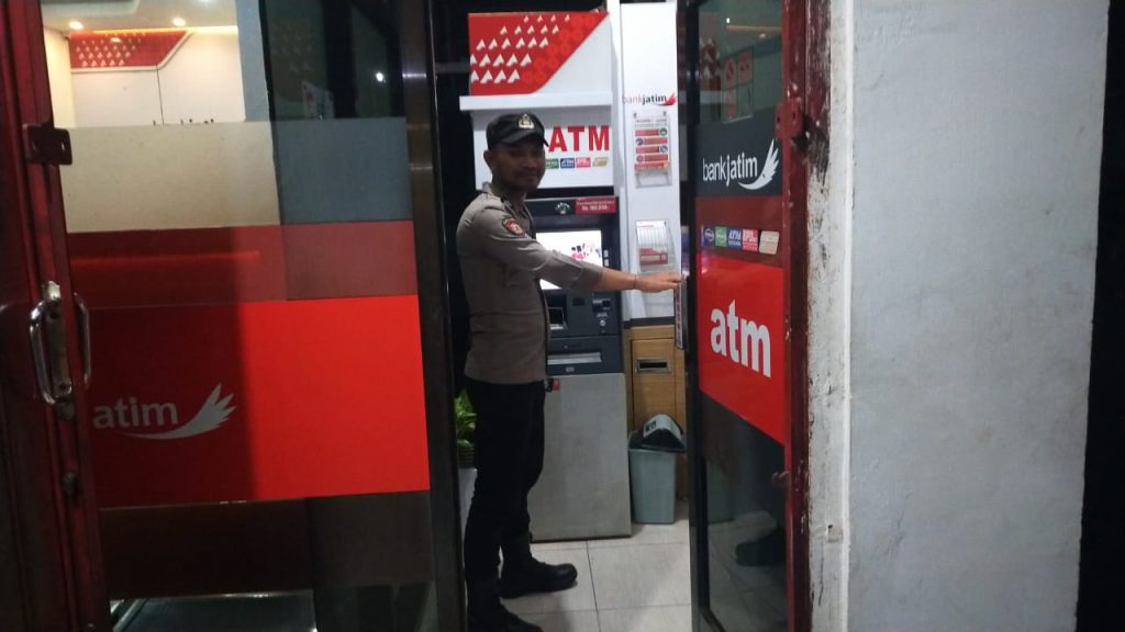 POLSEK MADURAN TINGKATKAN PATROLI MALAM, AMANKAN PERTOKOAN DAN PEMUKIMAN WILAYAH PANGEAN