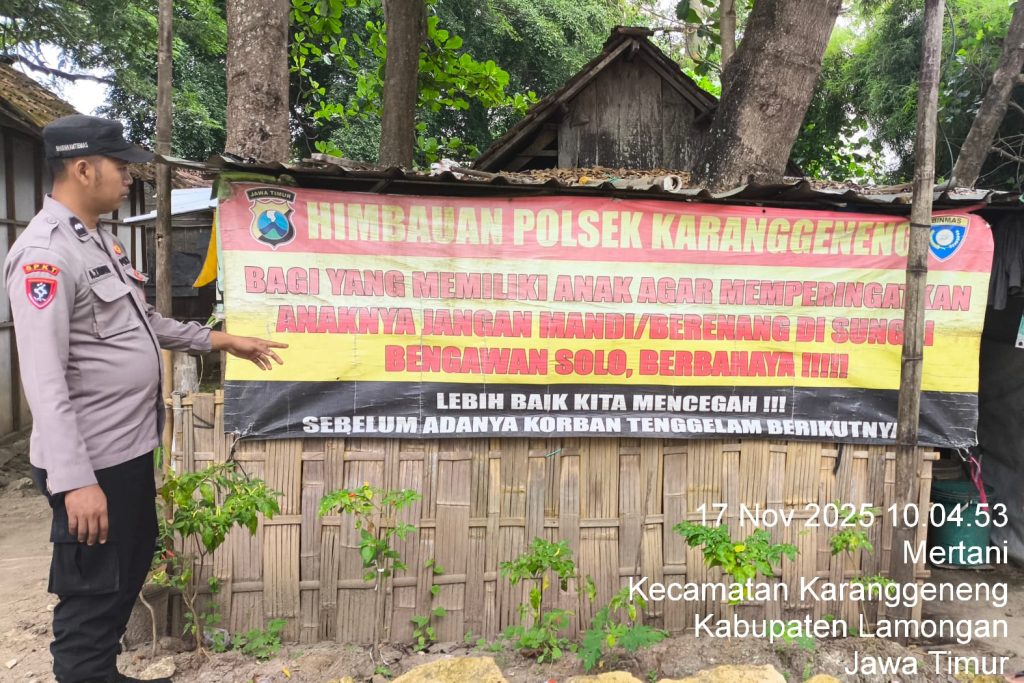 Polsek Karanggeneng Pasang Banner Himbauan: Warga Diminta Tidak Mandi di Bengawan Solo Demi Cegah Tenggelam