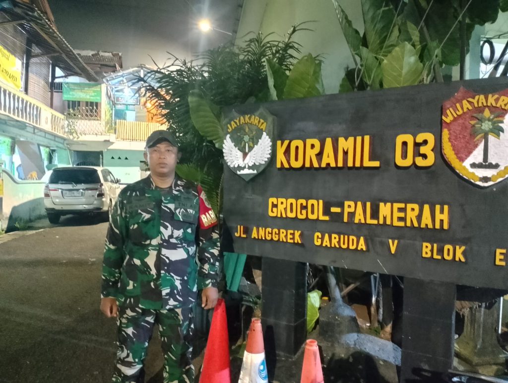 Perkuat Keamanan Wilayah, Babinsa Koramil 03/Grogol Petamburan Serda Kamit Patroli Mobile Bersama Komduk