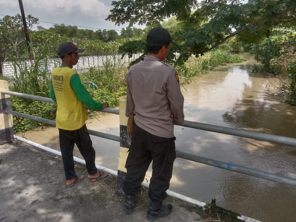 Polsek Turi Intensifkan Patroli Rawan Bencana, Pastikan Keamanan dan Kesiapsiagaan Warga di Wilayah Sungai Turi