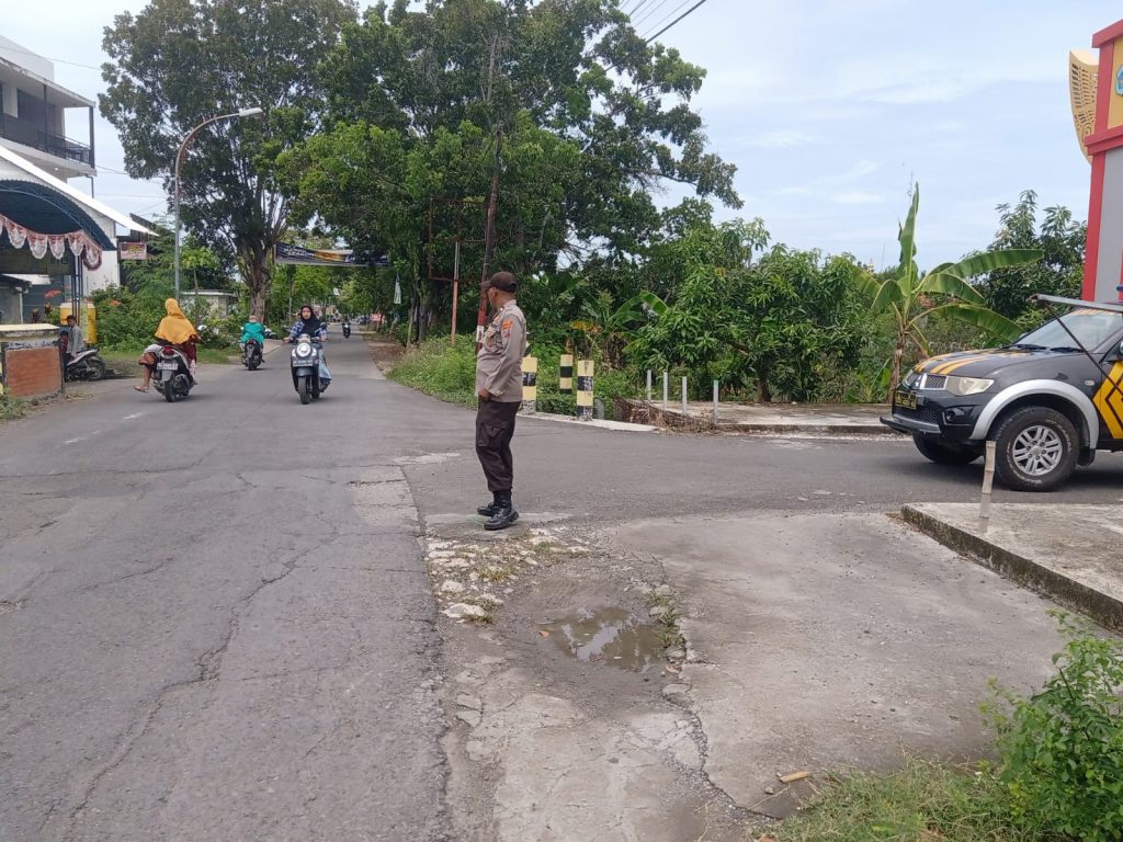 Polsek Kalitengah Gelar Commander Wish Pagi, Wujudkan Kamseltibcar dan Pelayanan Prima di Jam Sibuk