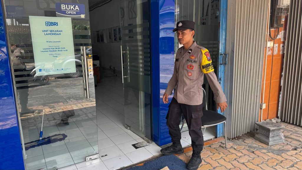 patroli pemukiman warga di Desa Pangean dan Desa Klagensrampat