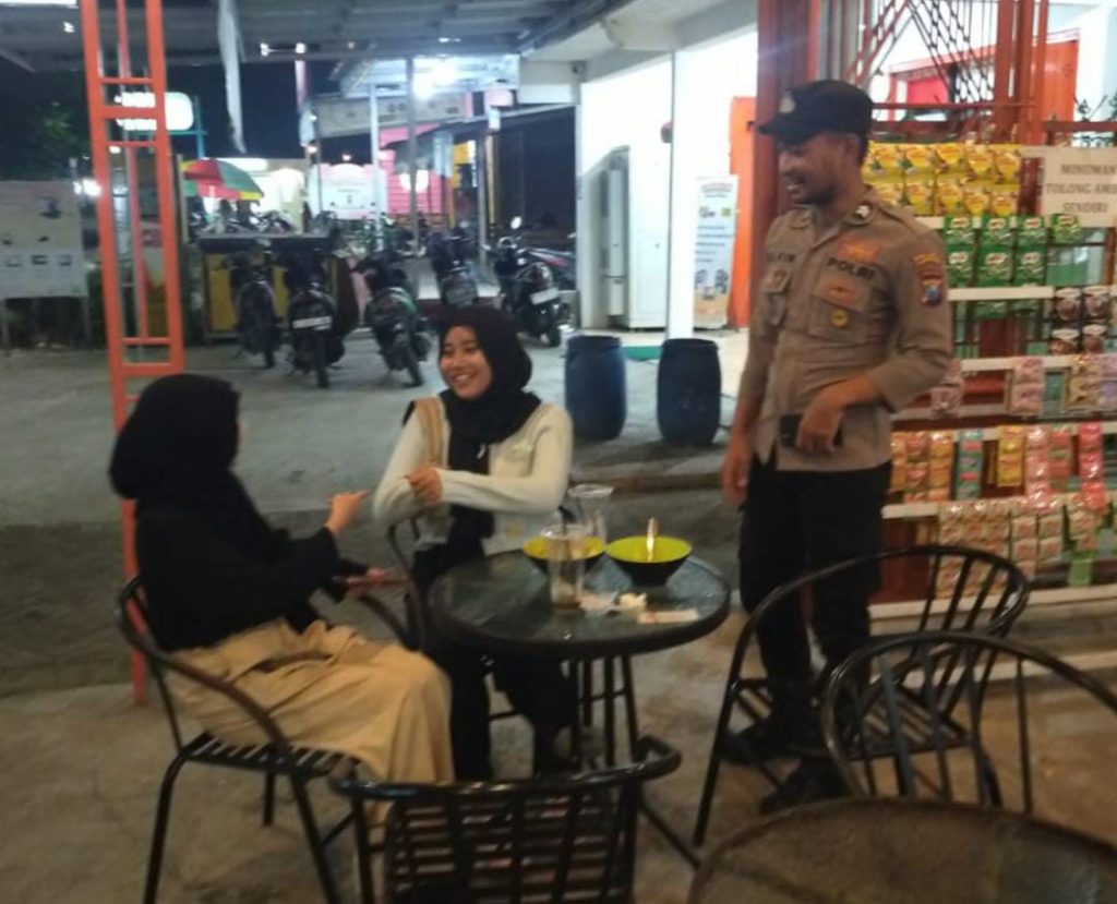 Cegah Gangguan Kamtibmas, Polsek Maduran Gelar Patroli Dialogis di Warung dan Pertokoan