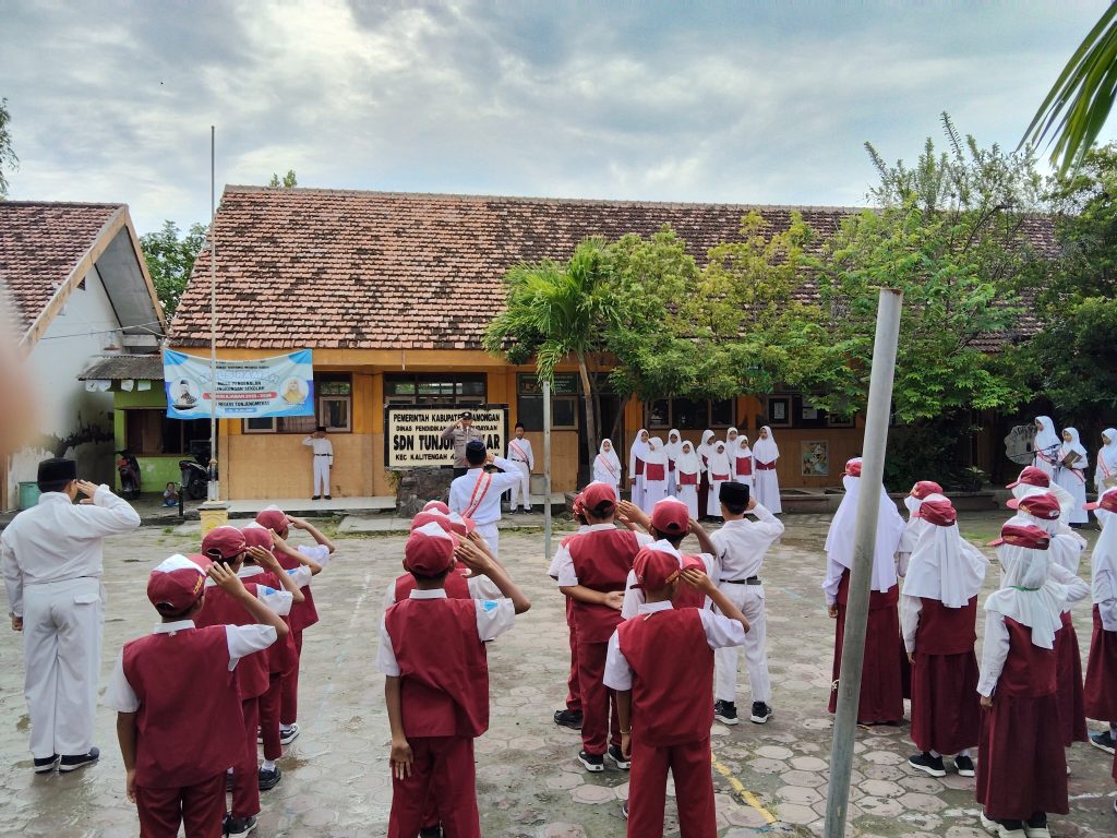 Cegah Perundungan Sejak Dini, Polsek Kalitengah Berikan Penyuluhan Disiplin dan Anti-Bullying di SDN Tunjungmekar