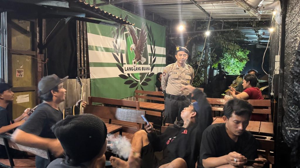 Polsek Maduran Gelar Patroli Dialogis Malam Hari, Warga Diimbau Tetap Waspada Gangguan Kamtibmas