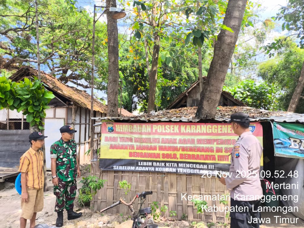 Cegah Korban Tenggelam, Polsek Karanggeneng Pasang Banner Himbauan di Bantaran Bengawan Solo