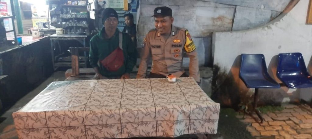 Polsek Maduran Gelar Patroli Dialogis Malam Hari, Warga Diberi Himbauan Tingkatkan Kewaspadaan