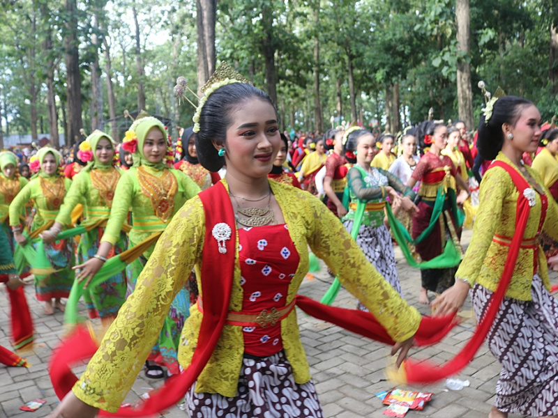 Ribuan Penari Meriahkan Tayub Massal BCF#2 di Gua Terawang Blora