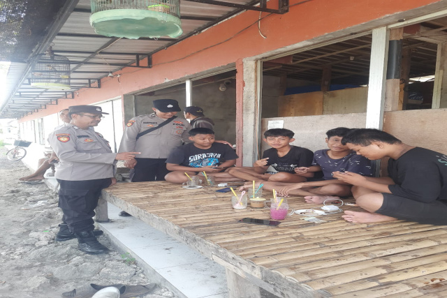 Polsek Turi Gelar Patroli Dialogis di Warkop, Ajak Warga Jaga Kamtibmas dan Waspadai 3C