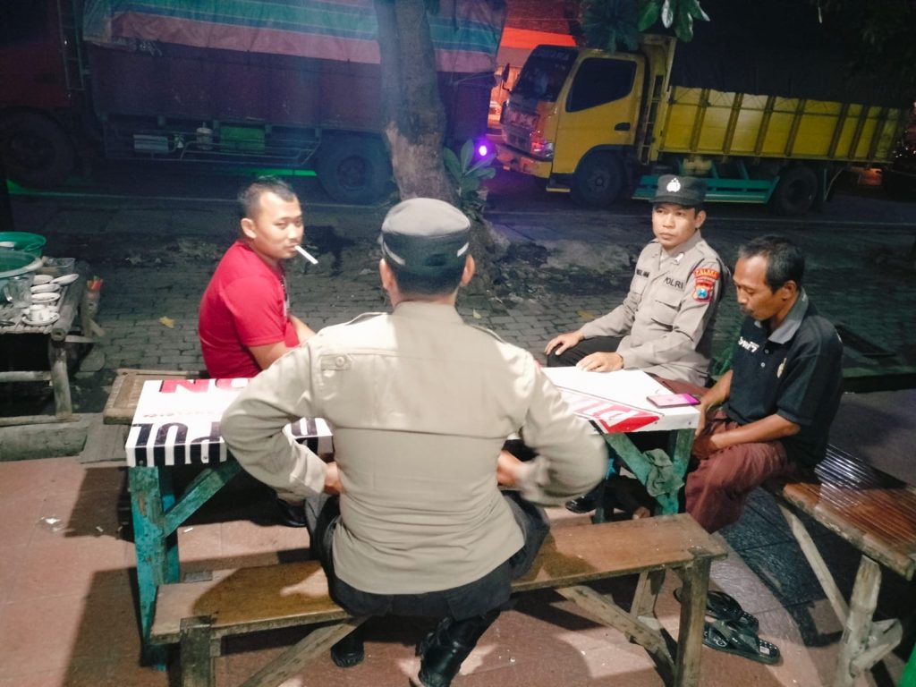 Patroli Malam Polsek Turi Sisir Warung Kopi, Antisipasi 3C dan Jaga Kamtibmas