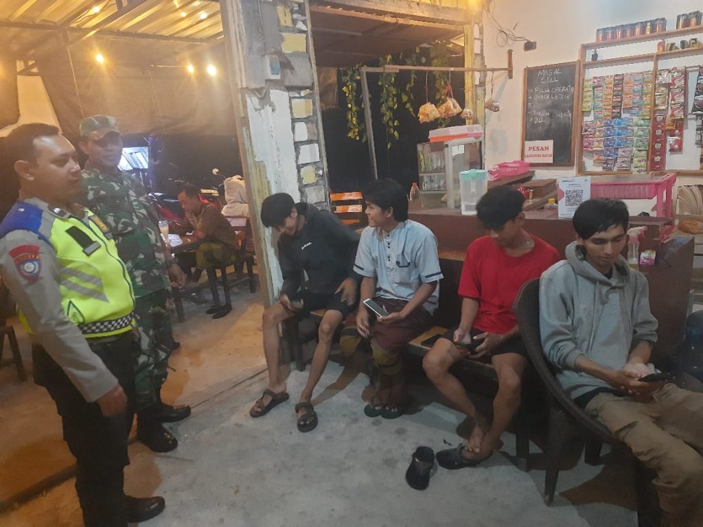 Patroli Gabungan Polsek–Koramil Turi Sisir Warkop Antisipasi 3C dan Jaga Situasi Kondusif