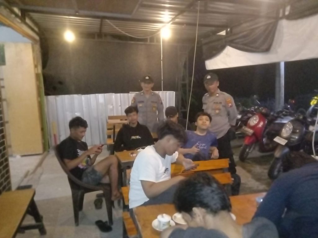 Polsek Turi Patroli Warkop Malam Hari, Imbau Pemuda Kunci Ganda Cegah Curanmor
