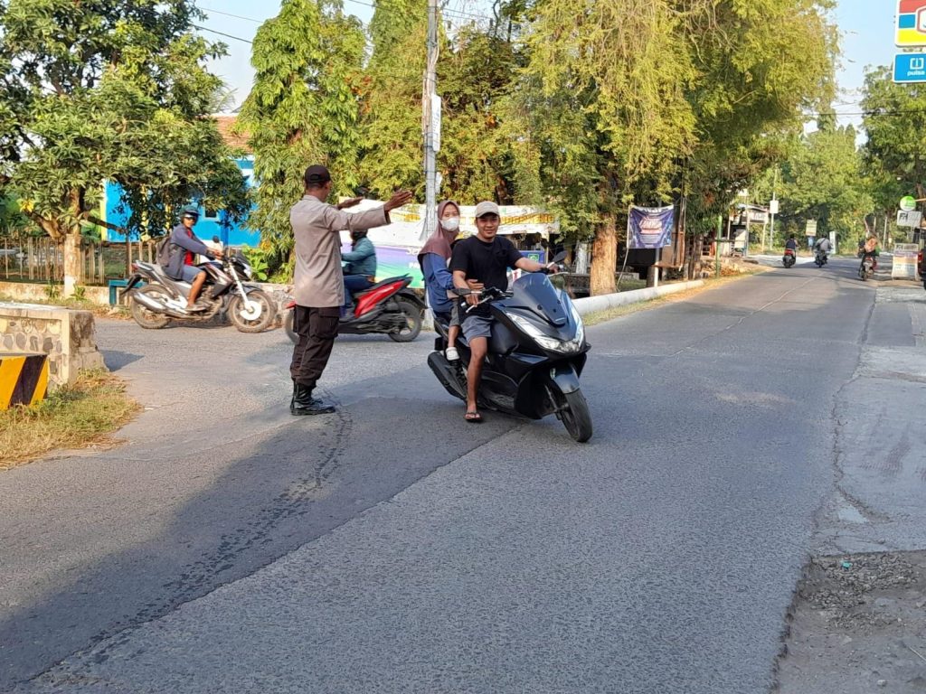 Polsek Kalitengah Laksanakan Commander Wish Pagi di Desa Dibee