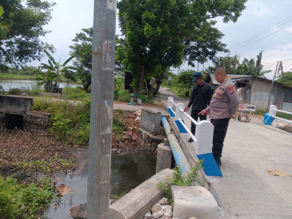 Polsek Turi Pantau Jalur Sungai dan Area Rawan Bencana, Warga Diimbau Tak Buang Sampah ke Sungai