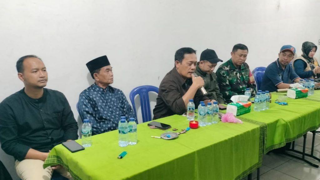 Jalin Silaturahmi, Babinsa Koramil 03/GP Serda Kamit Hadiri Giat Musyawarah dan Perkenalan Lurah di Wilayah RW.08 Kota Bambu Utara