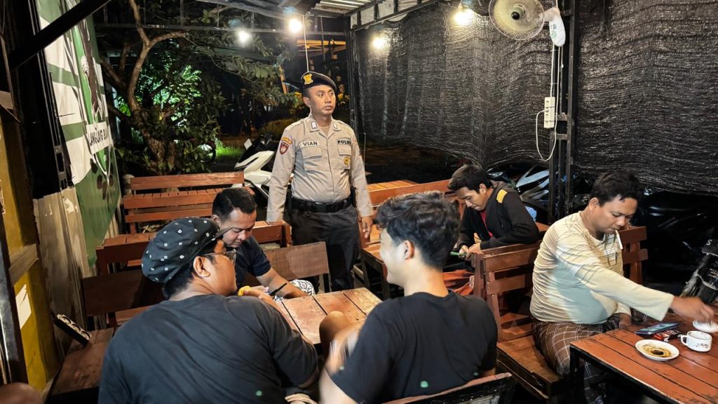 Polsek Maduran Gelar Patroli Dialogis, Himbau Warga Waspada Curanmor dan 3C