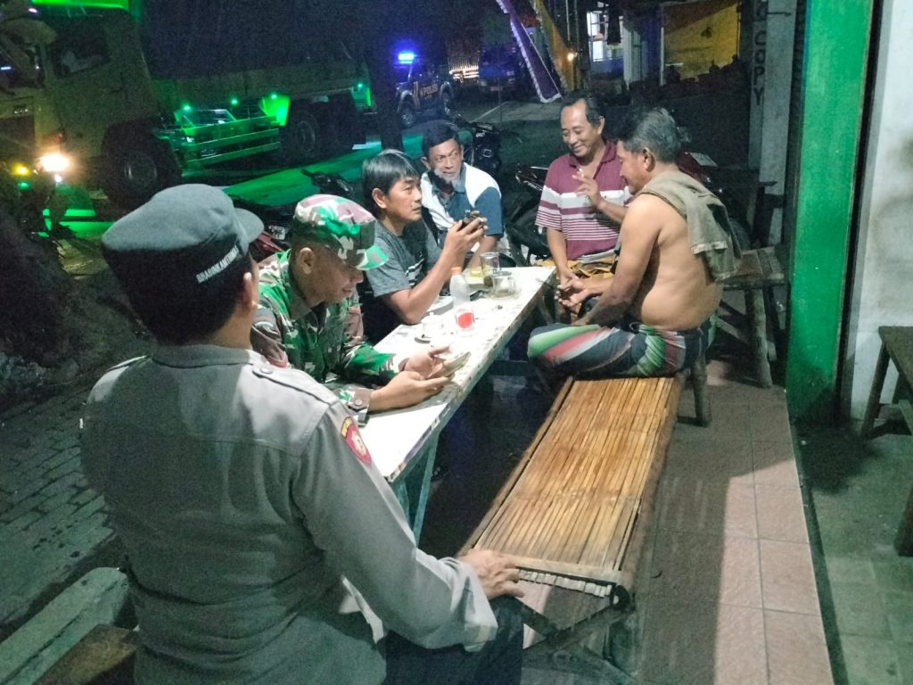 Turunkan Personel ke Warkop, Polsek Turi Perkuat Pengawasan Kamtibmas Malam Hari