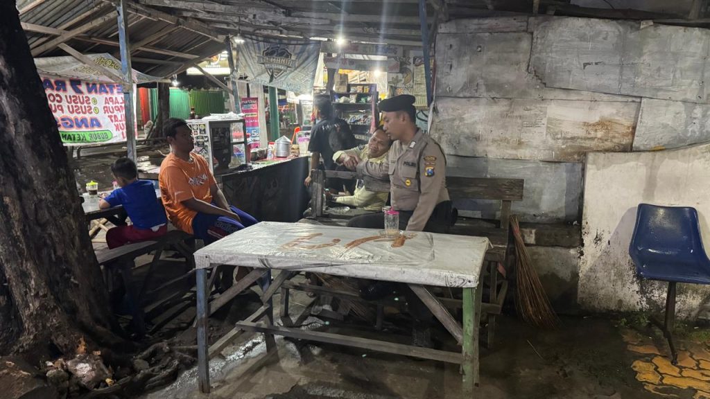 Patroli Dialogis Polsek Maduran Sasar Warkop Warga, Warga Diimbau Tetap Waspada Jaga Harkamtibmas