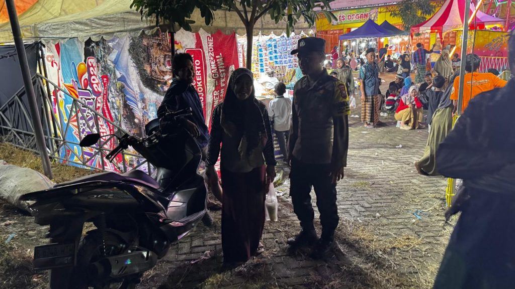 Polsek Maduran Lakukan Patroli dan Pengamanan Pasar Malam Jangkungsumo, Pastikan Situasi Kondusif