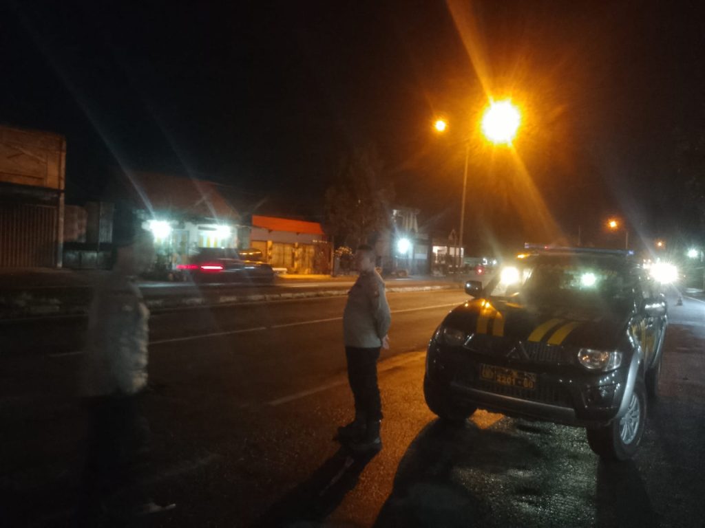 Antisipasi 3C, Polsek Turi dan Koramil Perketat Patroli Blue Light di Jalur Poros Turi