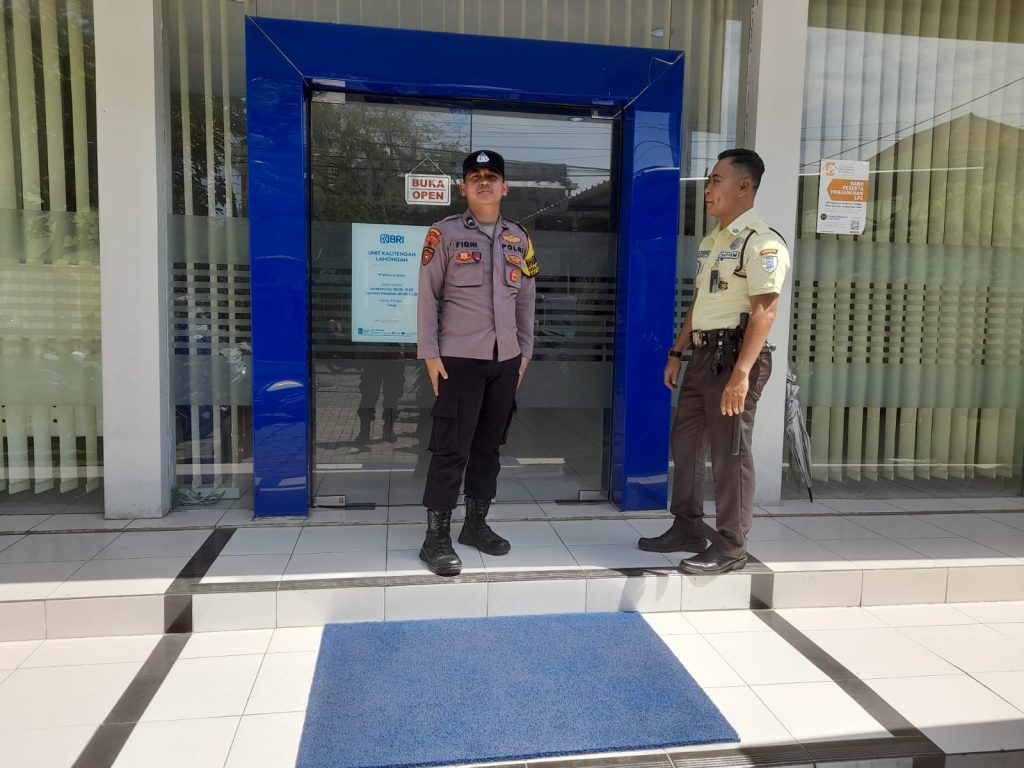 Polsek Kalitengah Gelar Patroli Kota Presisi Dialogis: Sasar Bank, Pertokoan Modern, dan Pemukiman Cegah Kriminalitas