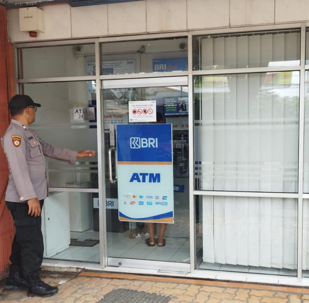 Polsek Maduran Polres Lamongan Patroli Objek Vital dan Pemukiman, Sampaikan Himbauan Kamtibmas di Kecamatan Maduran