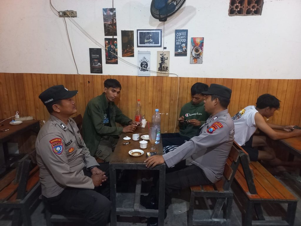 Patroli Dialogis Polsek Turi Sasar Warung Kopi, Wujudkan Harkamtibmas Kondusif