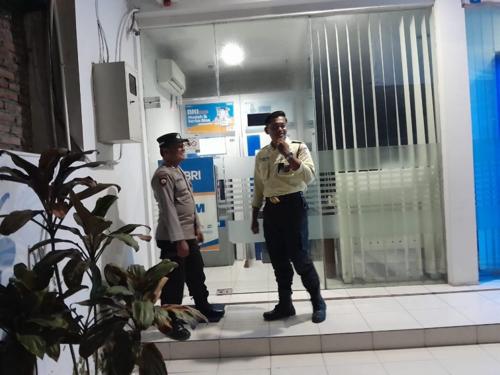 Patroli Kota Presisi Polsek Kalitengah Sasar Perbankan, Warkop, dan Permukiman Warga