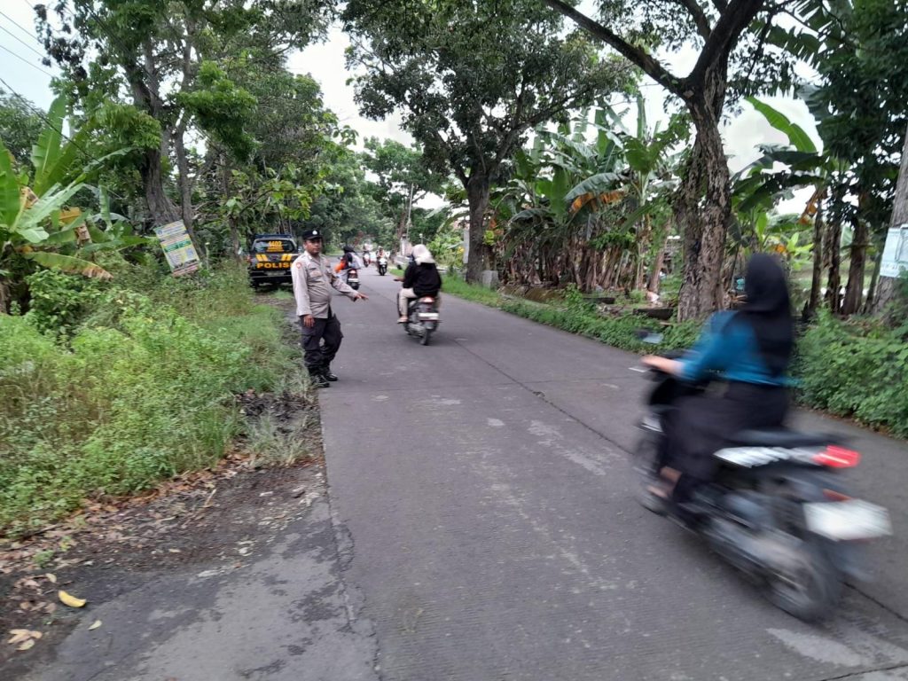 Commander Wish Pagi di Kalitengah, Polisi Hadir Sejak Subuh Jaga Kelancaran Aktivitas Warga